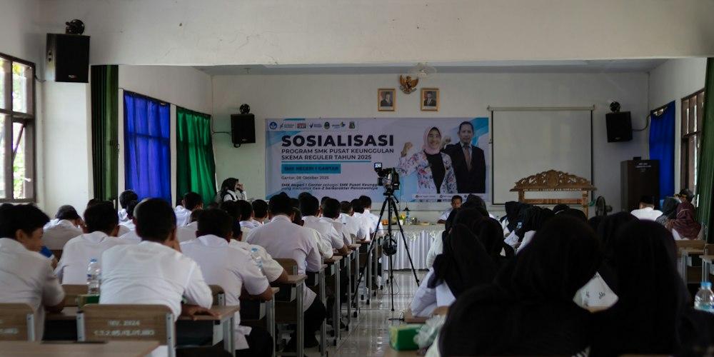 Training team in a presentation session