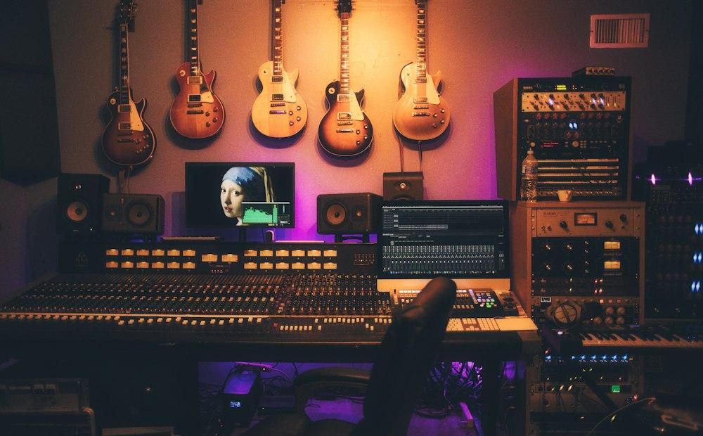 Adjusting audio on a screen in an editor